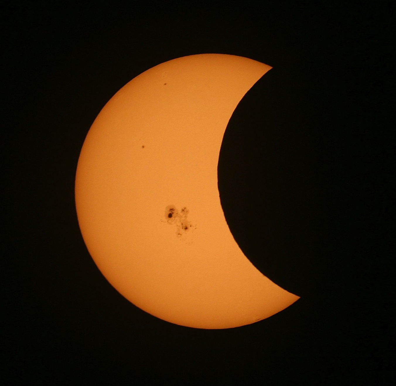 eclipse_partielle_soleil_24oct2014-legatelois.jpg